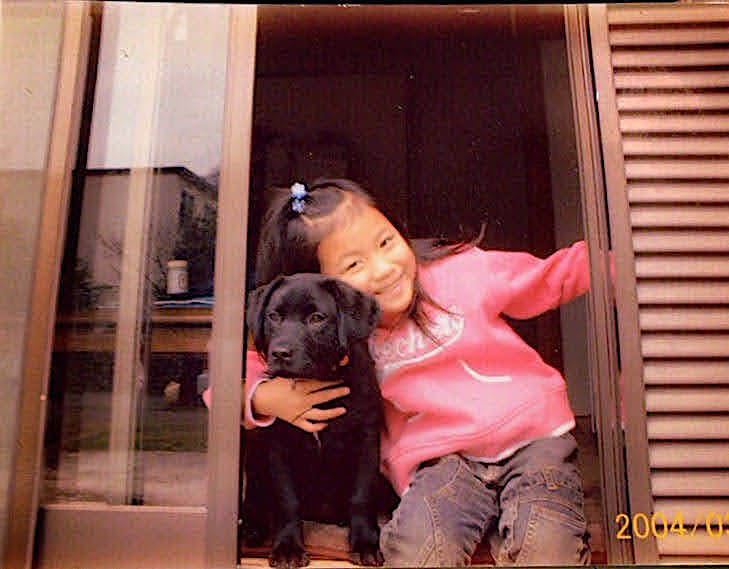 ラブラドールレトリーバーと飼い主の娘さん